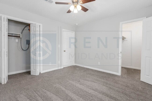 Building Photo - Newly Renovated 2 Bedroom Apartments Near I-26 and Costco!