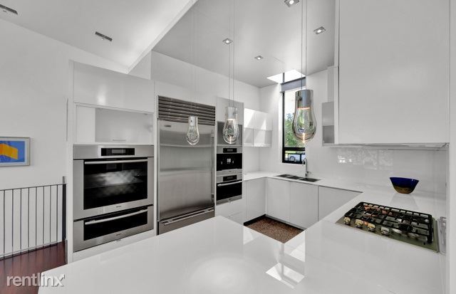 Building Photo - 1 br, 1 bath Condo - 1395 E Michigan Ave