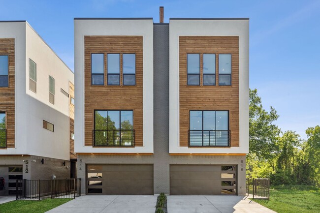 Building Photo - 3 Story Townhome with Roof Top Deck