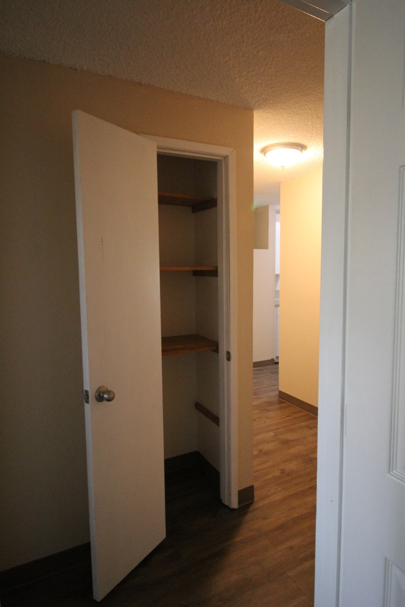 Building Photo - 414 E 9th St