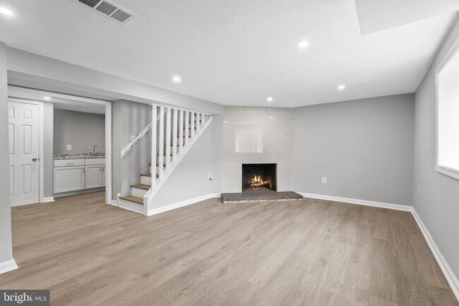 Building Photo - 5822 Brookview Dr