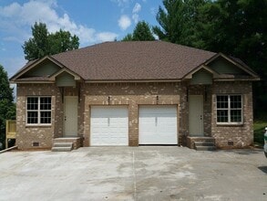 Building Photo - 1849 Evans Rd