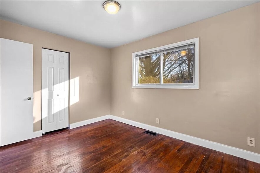 Building Photo - 1260 Farley Dr