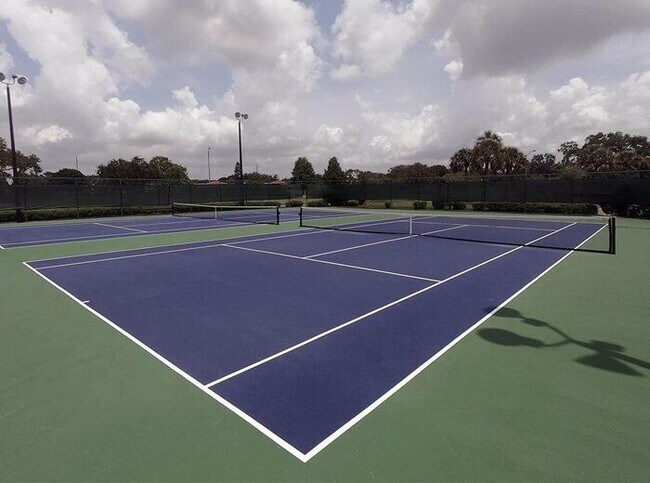 Building Photo - 3 Bed/2 Bath Home with Fenced Yard & Garage / Available Now!