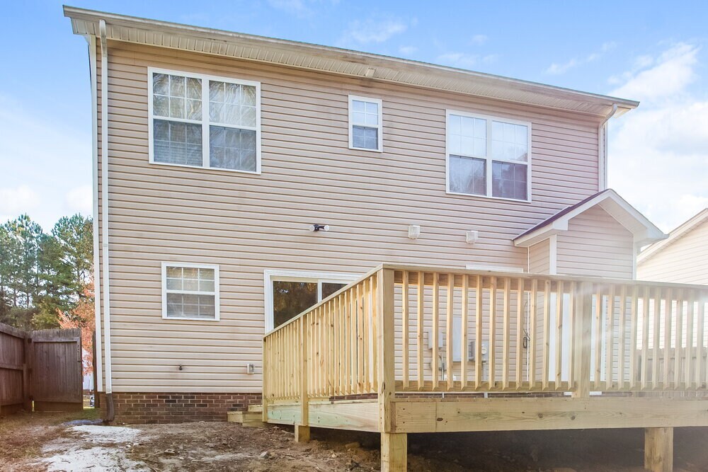 Building Photo - 711 Continental Dr