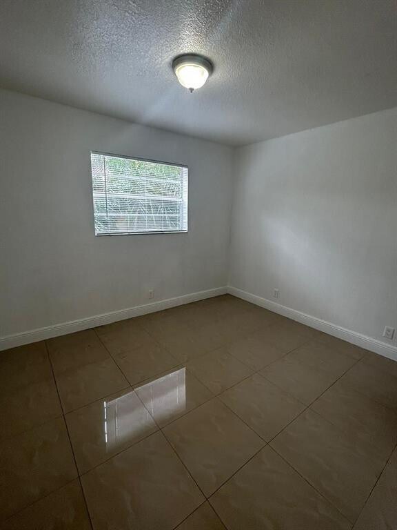 Building Photo - 110 SE 2nd St