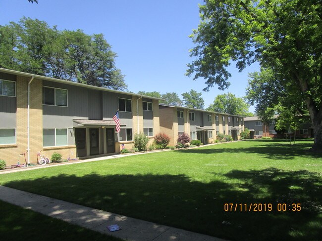 Building Photo - The Grove