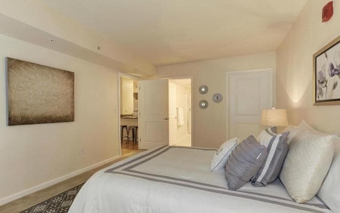 Building Photo - 7923 Eastern Ave