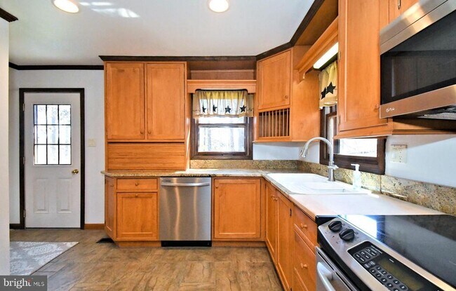 Building Photo - 306 Cedar Hill Rd