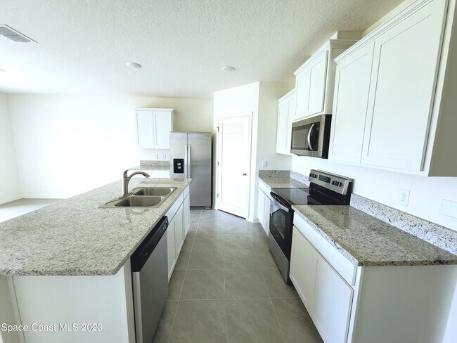 Building Photo - 4925 Amasa Cir