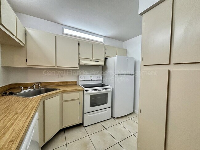 Building Photo - 8211 Sun Spring Cir