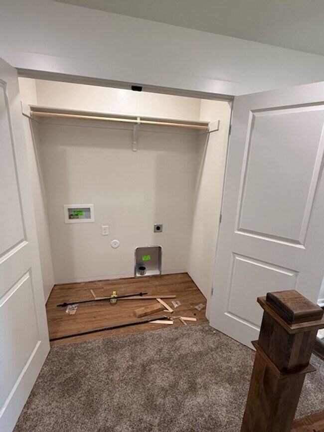 Building Photo - 504 S 5th St