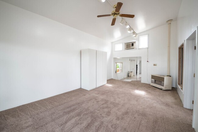 Building Photo - Sunlit One-Bedroom Gem
