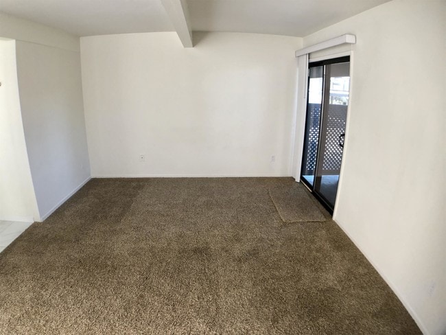 Building Photo - 328 Glenneyre St