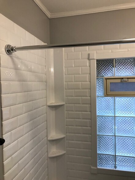 Bathroom - 3836 N Maryland Ave