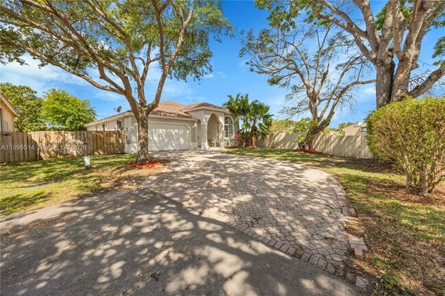 Building Photo - 16000 SW 91st Ct