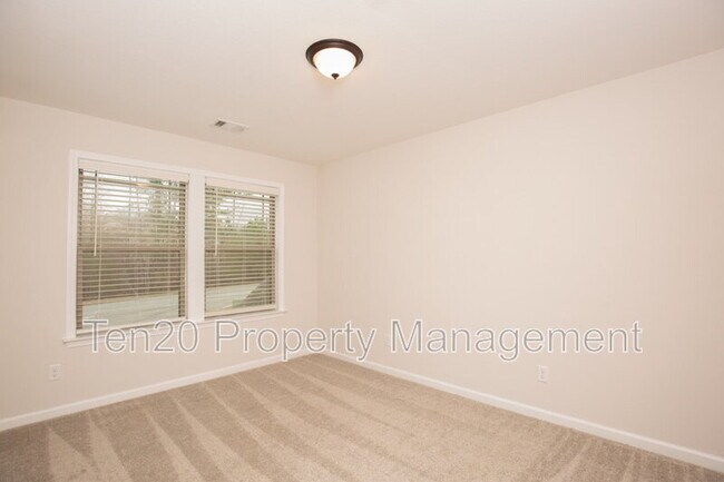 Building Photo - 9843 N Ivy Park Dr