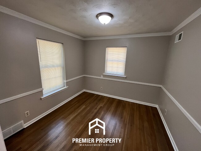 Building Photo - NEWLY RENOVATED 4BR/2BA Whitehaven Home | Detached 2-Car Garage & Tile Floors