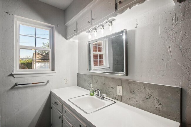 Building Photo - 309 Sherri Ln