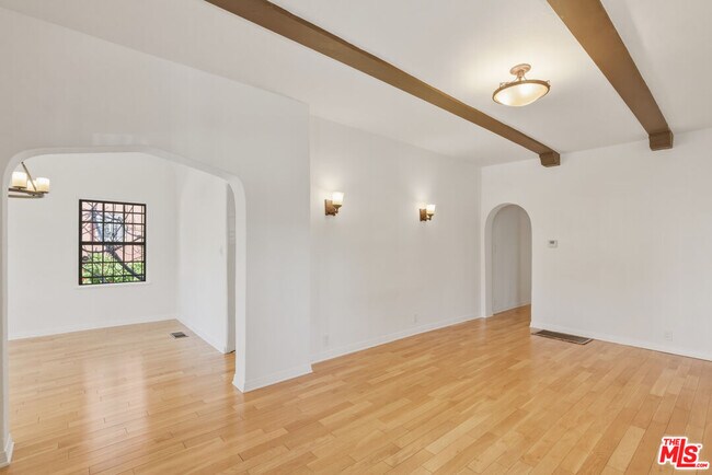 Building Photo - 1492 Silver Lake Blvd