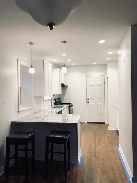 Building Photo - 4150 W Barry Ave