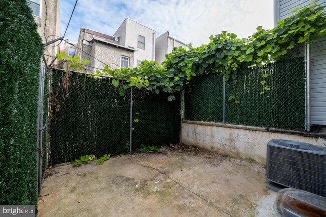 Building Photo - 1715 W Berks St