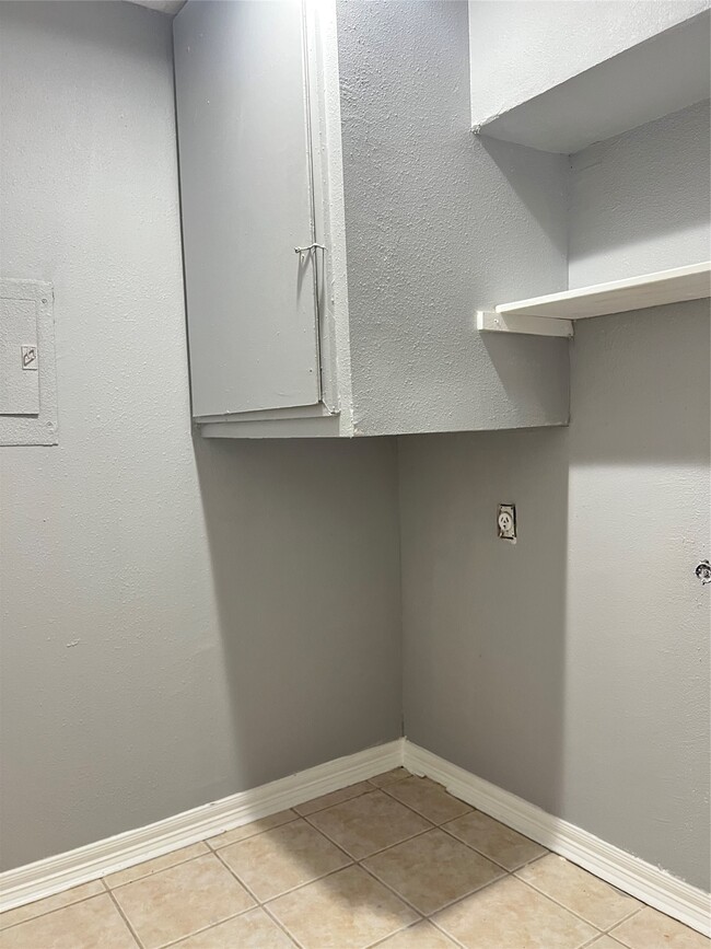 Building Photo - 738 Coolwood Dr