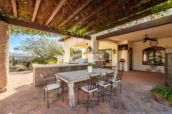 Building Photo - MUST SEE!!! FULLY-FURNISHED LUXURIOUS 6 Be...