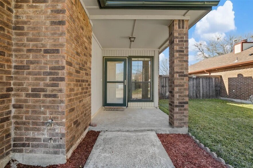 Building Photo - 4313 Flamingo Way