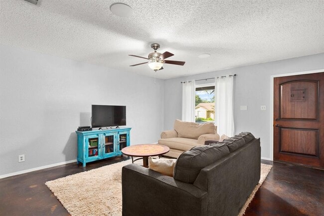 Building Photo - 4702 Gray Fox Dr