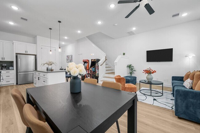 Building Photo - 4201 Stassen St