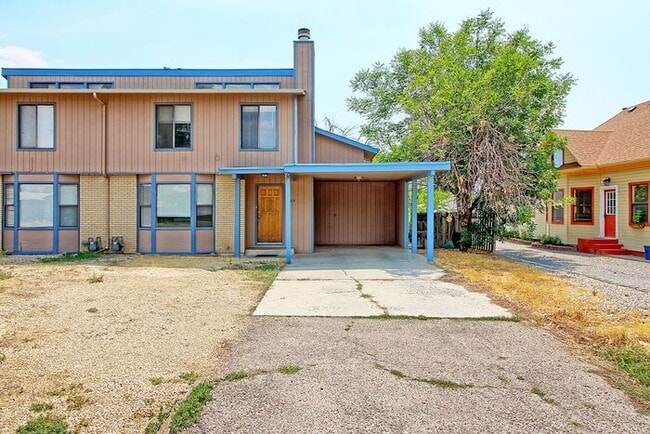 Building Photo - Spacious 3-Bed Townhouse with Private Pati...