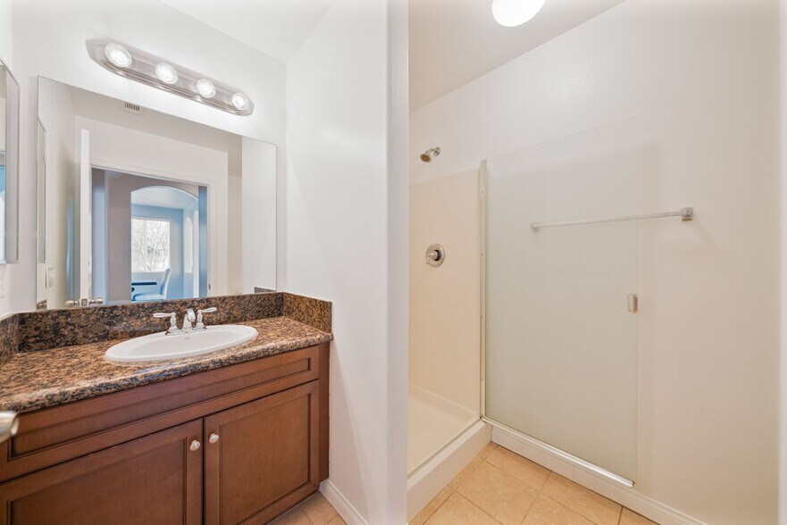 Building Photo - 3072 Parkway Cir