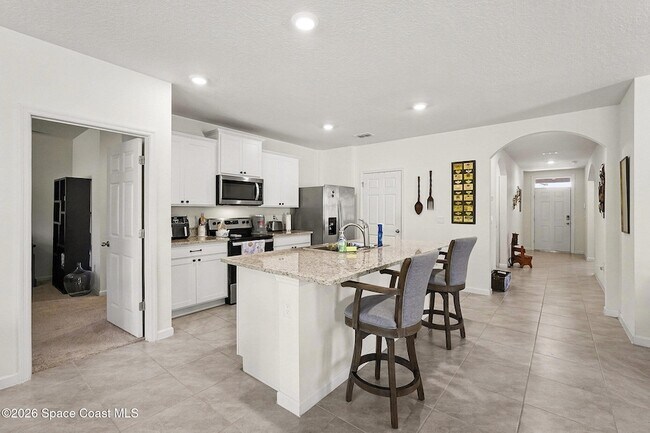 Building Photo - 543 Old Country Rd S E