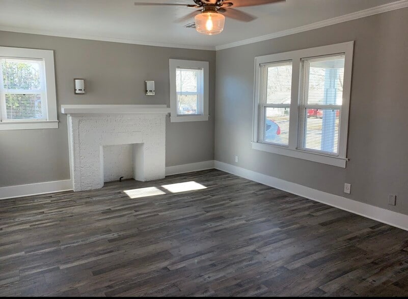 Building Photo - 613 W 22nd St