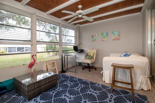 Building Photo - Fully Furnished - 2 bed 2 Bath villa - South Sarasota