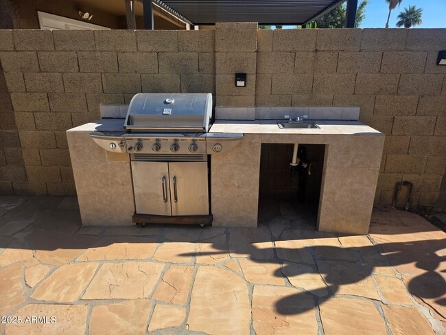 Building Photo - 3009 E Utopia Rd