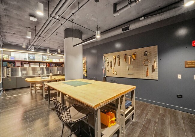 Building Photo - 211 N Harbor Dr