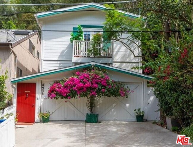 Building Photo - 8936 Wonderland Ave