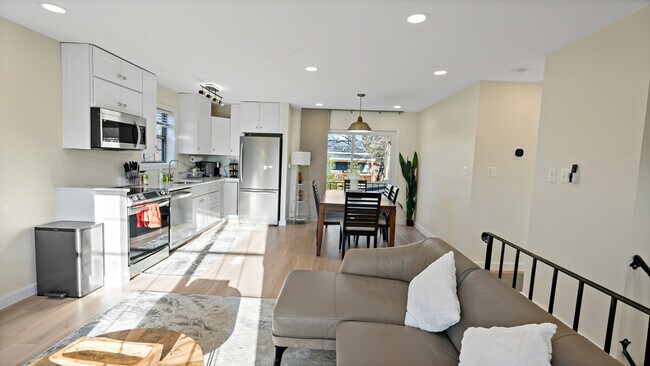 Building Photo - 228 Maryland Park Dr