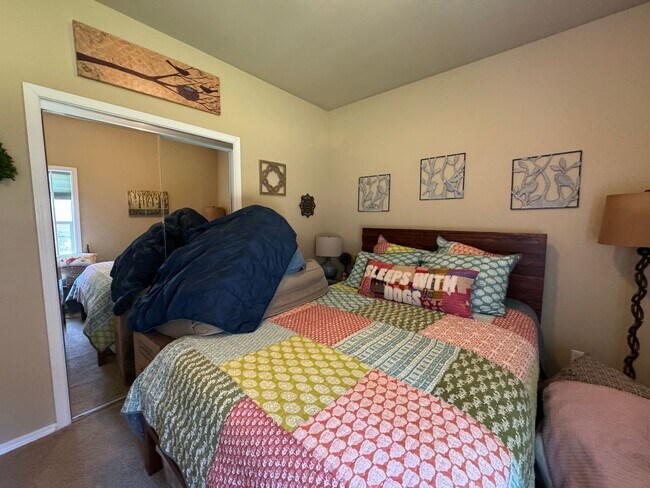 Building Photo - 3 Bedroom, 3 Bathroom House - Walking distance to the beach