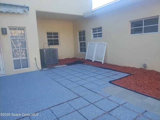 Building Photo - 220 Chandler St