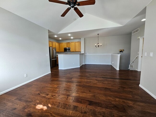 Building Photo - Stunning Highlands Ranch Townhome