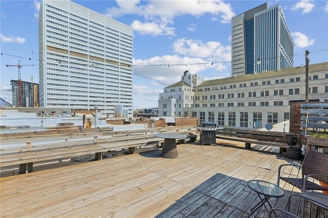 Building Photo - 215 Mitchell St SW