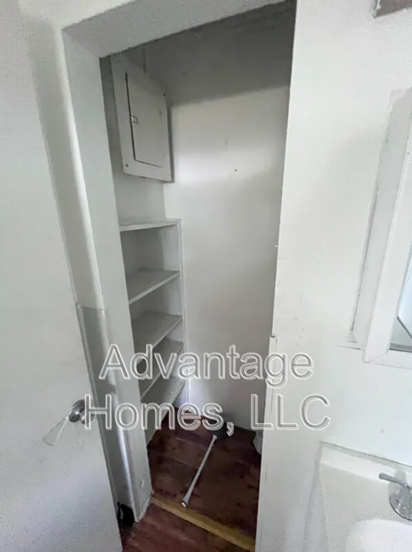 Building Photo - 1007 N Scott Ave