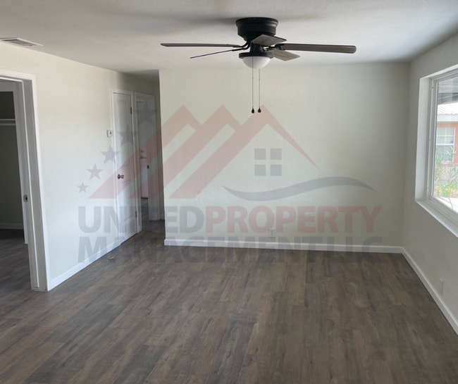 Building Photo - Remodeled 3 bed 2 bath