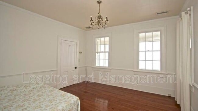 Building Photo - 27 Smith St