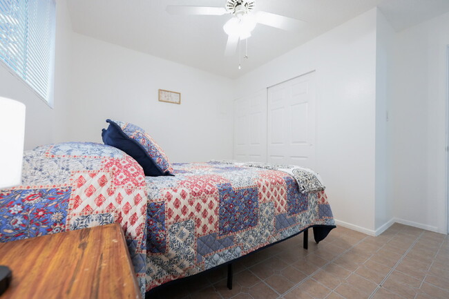 Building Photo - Warm and Welcoming Fully Furnished 2BR/1BA...