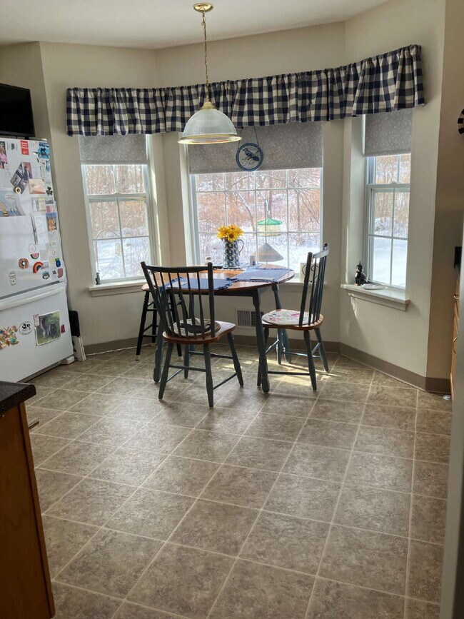 Building Photo - 2 Bedroom, Office and 1.5 bath in the Village of Fairport - Available May 2026! $2,650/month