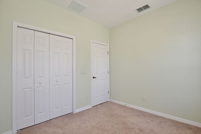 Building Photo - Beautiful 3/2.5 Spacious Townhome with a P...